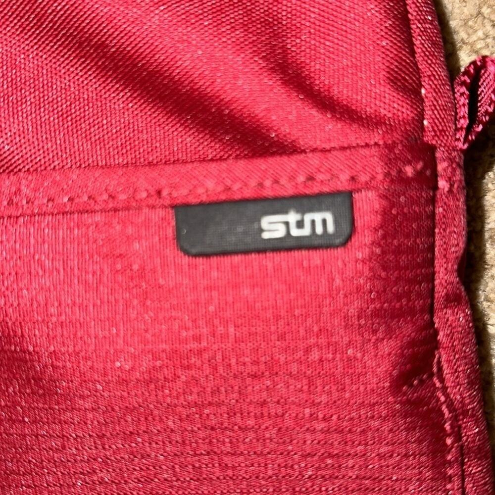 STM Red Computer Messenger Bag NWOT - Picture 2 of 11